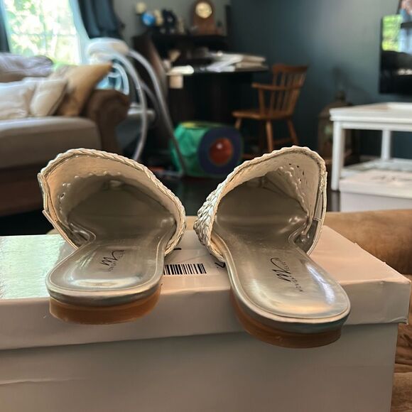 Midnight Velvet Woven Mule in Silver. Size 11M. - Picture 4 of 8